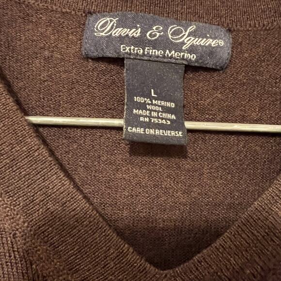 Davis & Squire Men's L Extra Fine Merino Wool Brown V-Neck Sweater - Picture 3 of 3